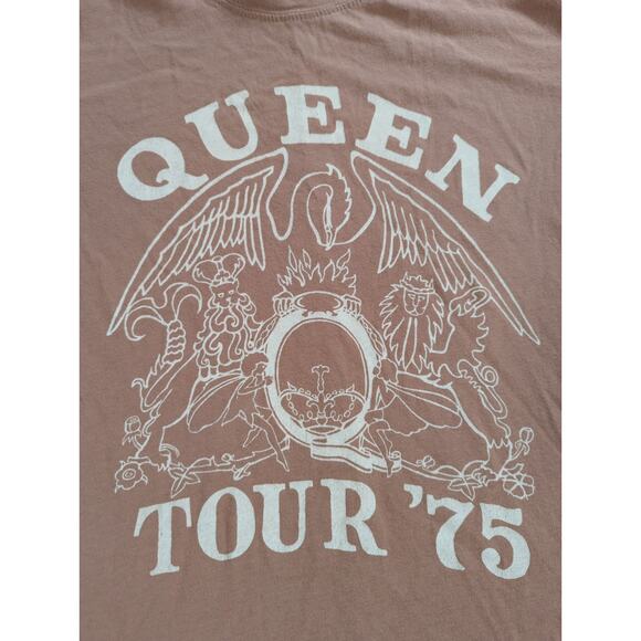 Abercrombie & Fitch Tops - Abercrombie Queen Tour '75 Tee M Pink Soft A&F Collection Band Graphic Shirt